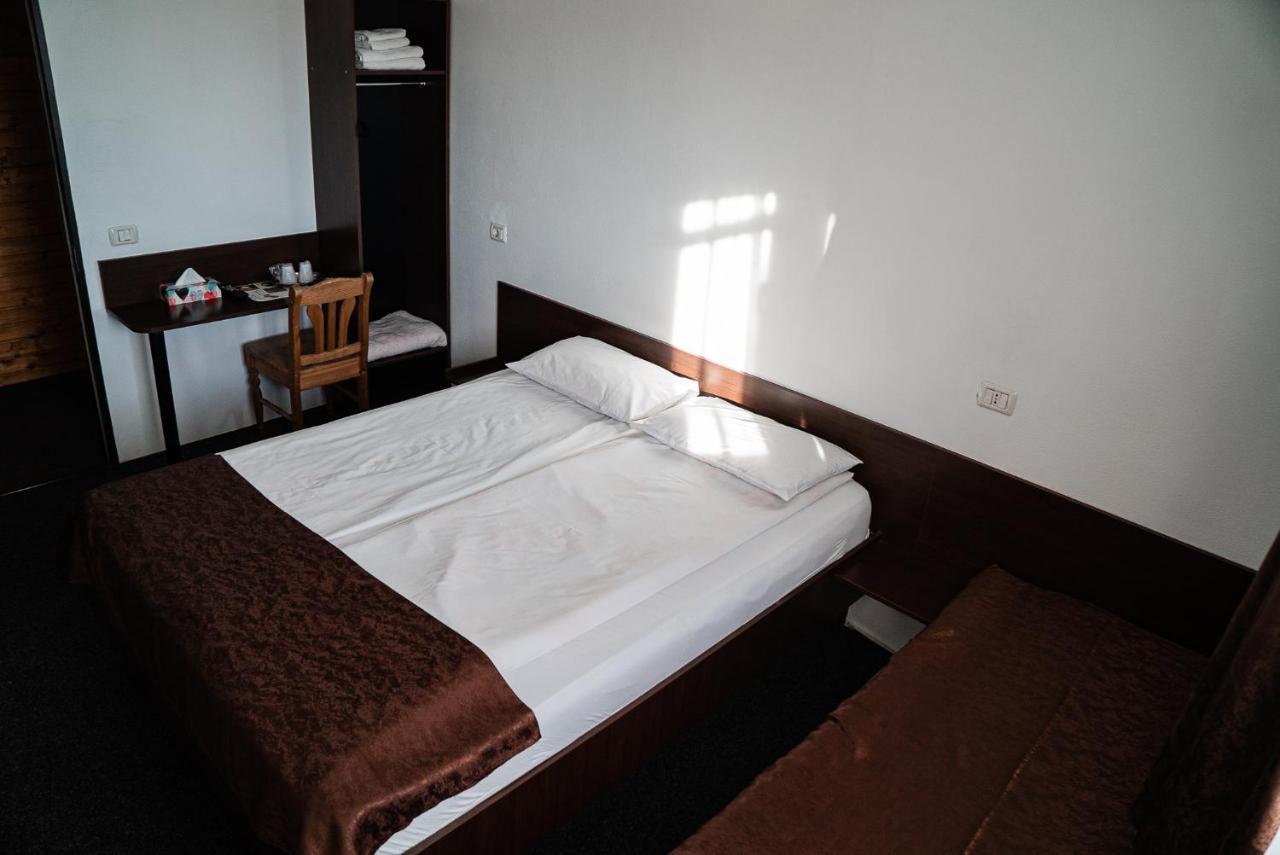 Casa Gorjeneasca Hotel Târgu Jiu Eksteriør billede