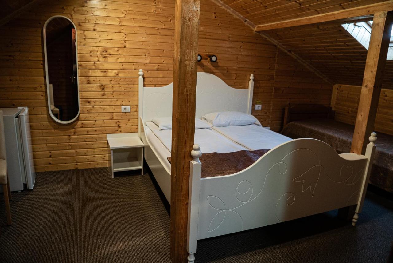Casa Gorjeneasca Hotel Târgu Jiu Eksteriør billede