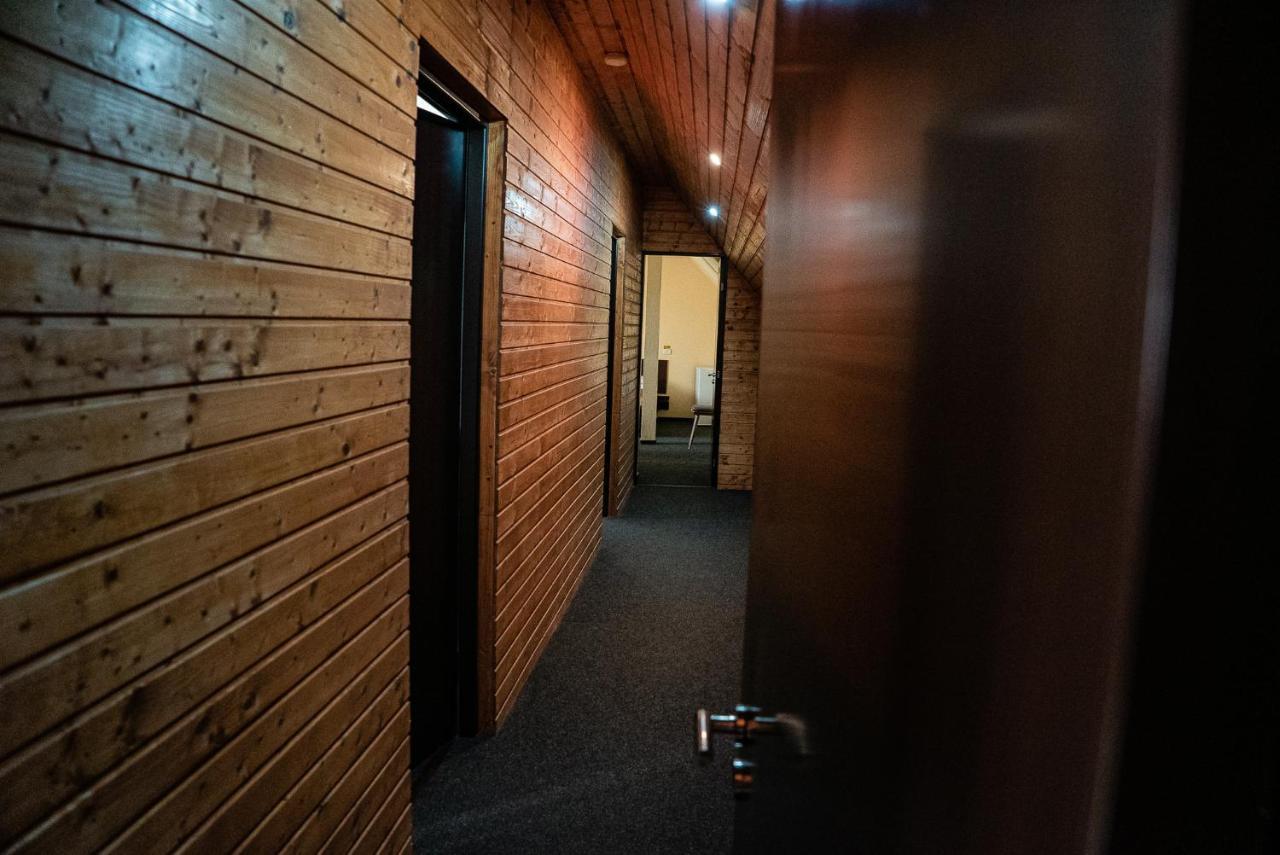 Casa Gorjeneasca Hotel Târgu Jiu Eksteriør billede