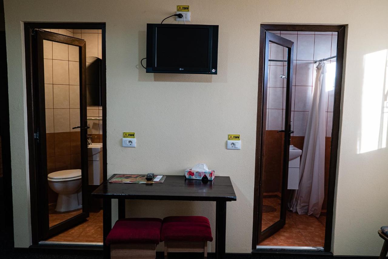 Casa Gorjeneasca Hotel Târgu Jiu Eksteriør billede